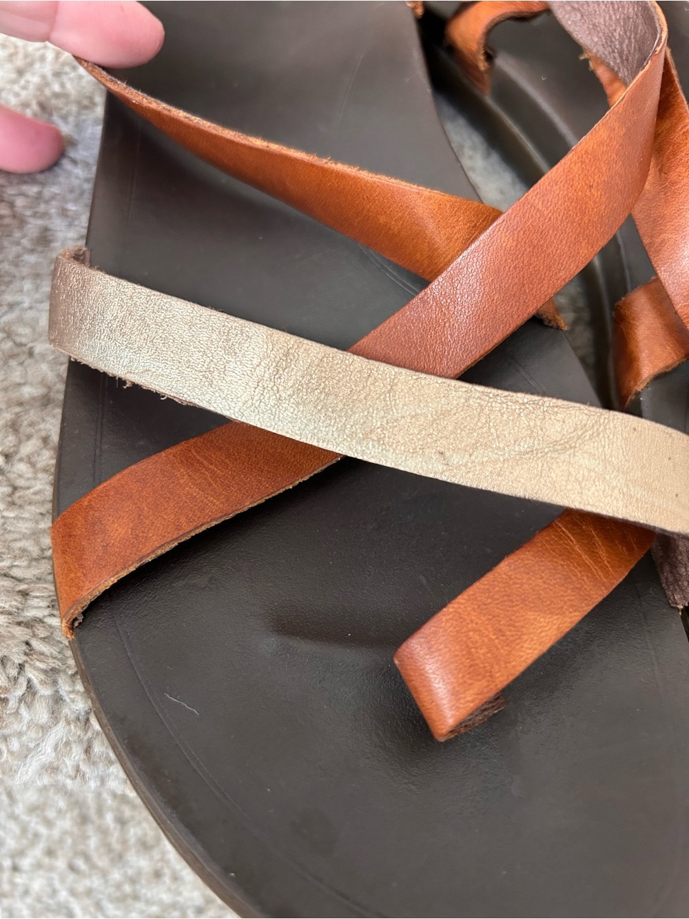 Olukai Upena Leather and Metallic Strappy Beach Sandals. Vacation. Comfort. SZ10 - Picture 5 of 10